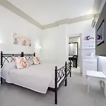 Zephyros מלון 3*