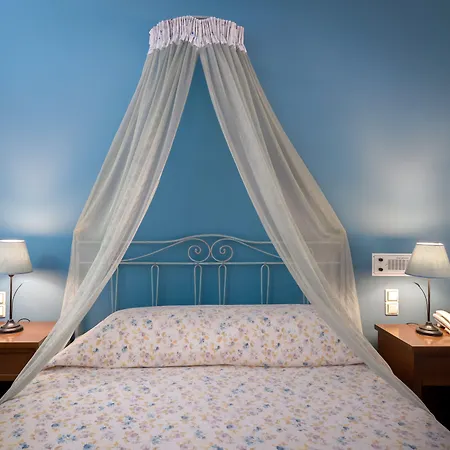 Zephyros Hotel Kamari (Santorini)