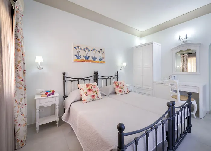 Zephyros Hotel Kamari (Santorini)