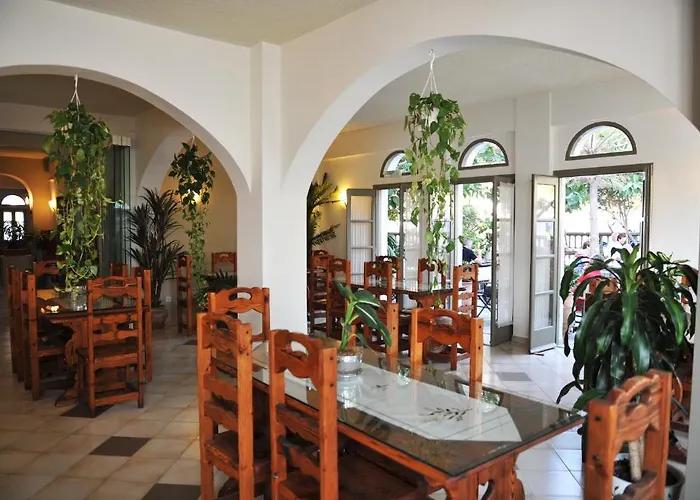 Zephyros 3* Kamari (Santorini)