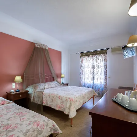 泽菲罗斯酒店 酒店