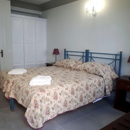 泽菲罗斯酒店 3*