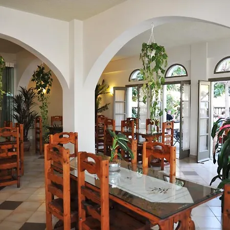 Zephyros 3* Kamari (Santorini)