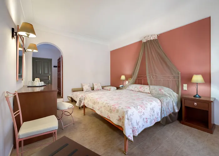 Zephyros Otel Kamári